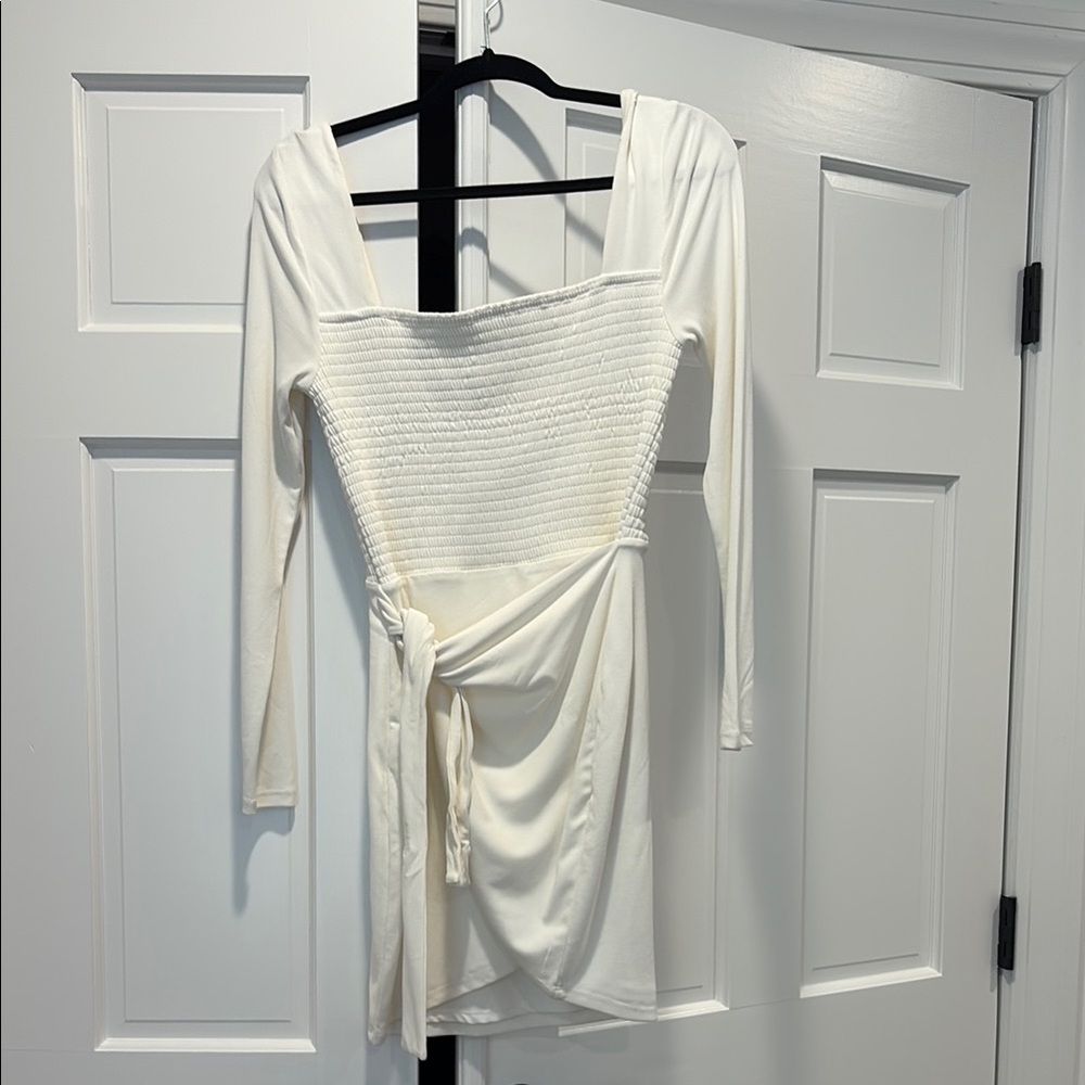Women’s Lovers and Friends White Smocked Long Sleeve Mini Dress- size M